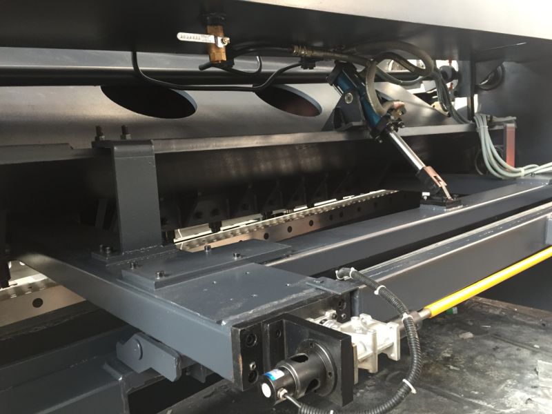 Гидравлические гильотинные ножницы с ЧПУ (QC11Y-16X4000)