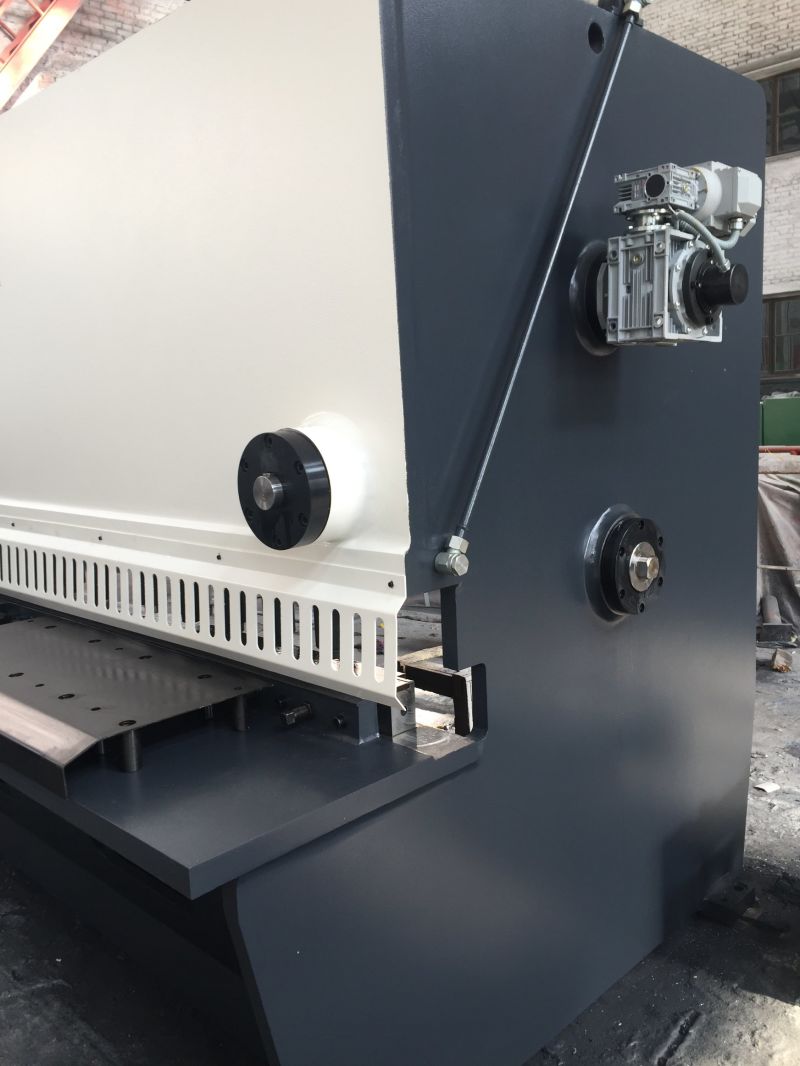 Гидравлические гильотинные ножницы с ЧПУ (QC11Y-16X4000)