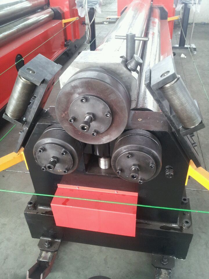 Гибка и прокатка трех рулонных пластин с профилем (W11-6X3200)