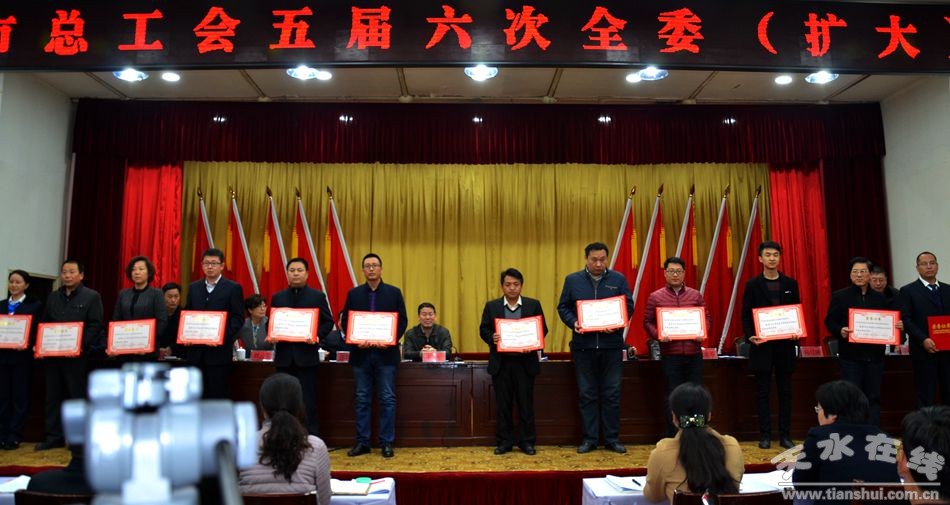 Достижения в области технических инноваций для металлообрабатывающего станка Тяньшуй стали третьей областной и муниципальной премией