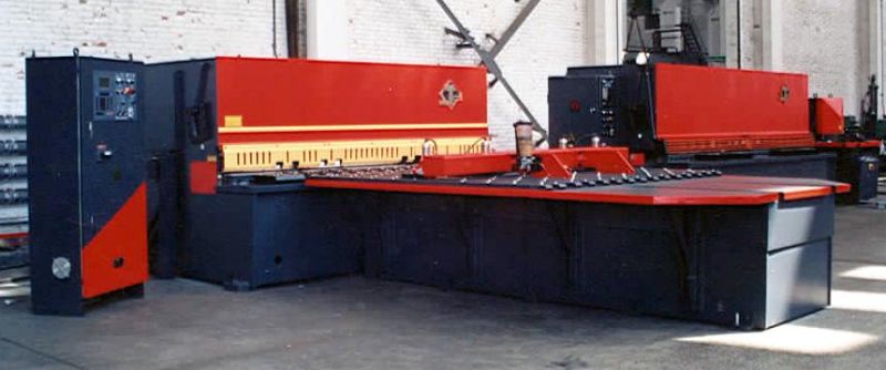 Гильотинный станок с фронтальной подачей (QD11K-8 &times; 4000 DAC360)